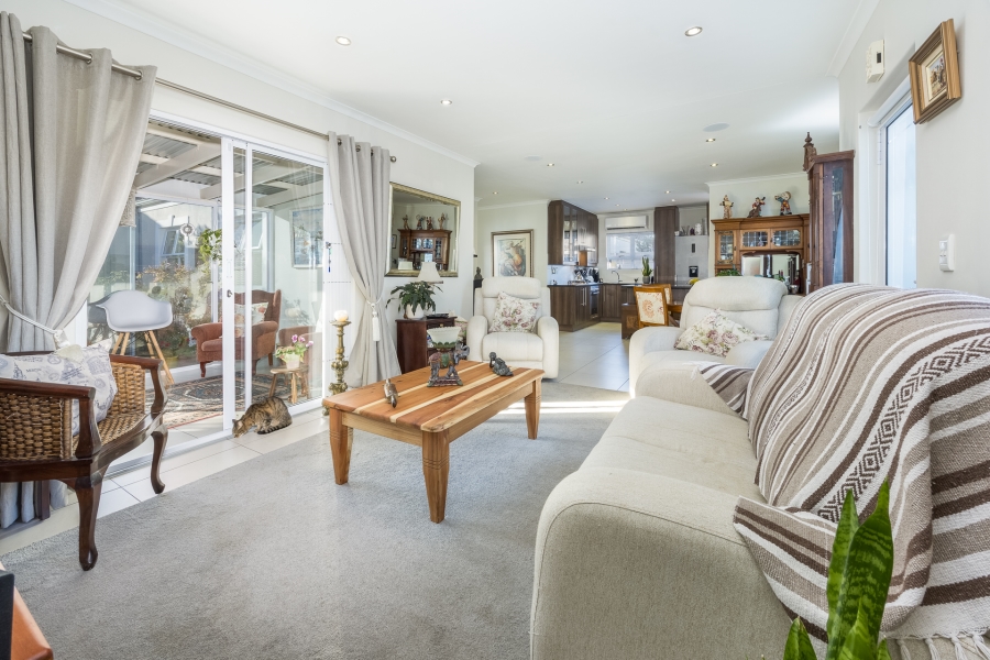 3 Bedroom Property for Sale in Sunningdale Western Cape